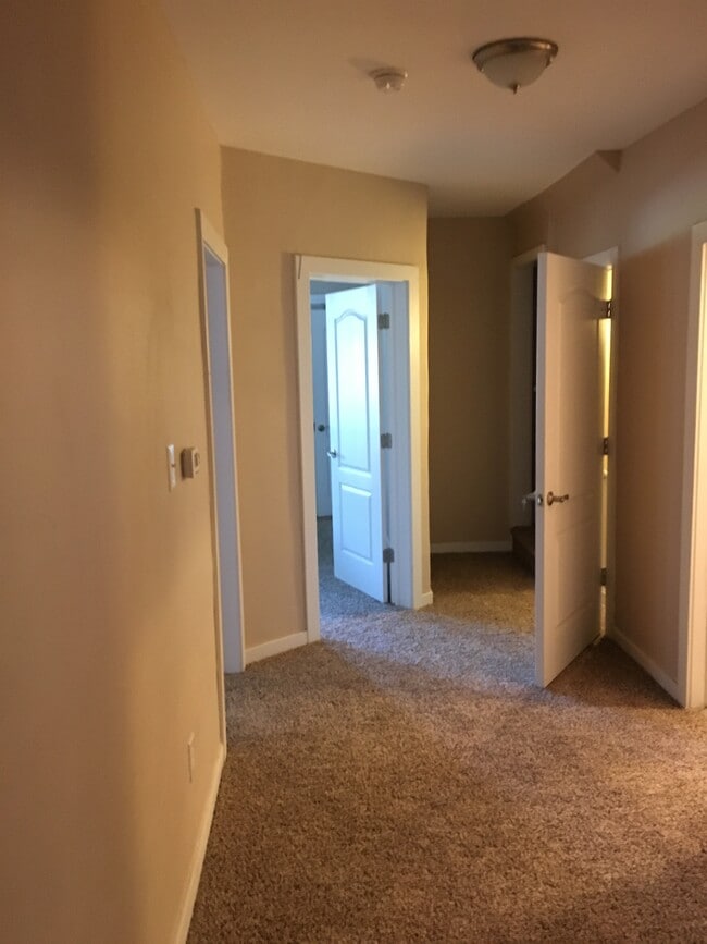 Building Photo - 714 Station Ave