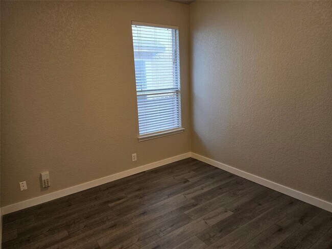 Building Photo - 12127 Medina Ml