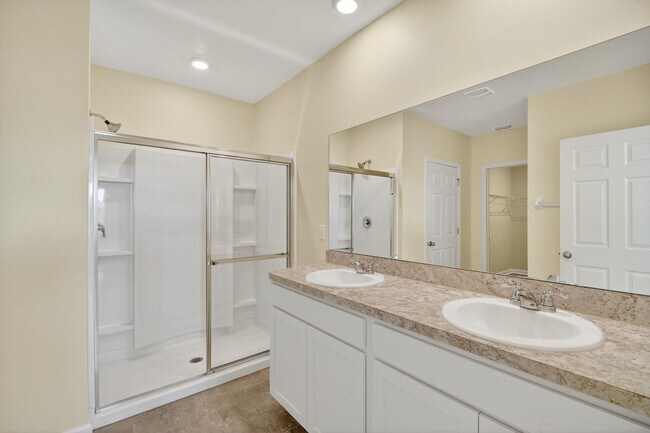 Building Photo - 6580 Canterbridge Dr