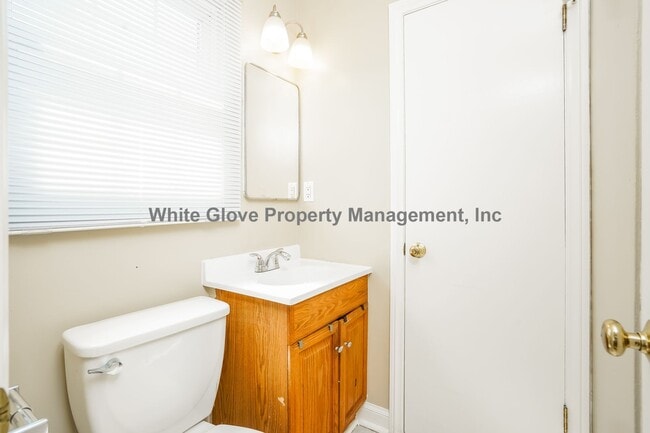 Building Photo - Fullerton 3 Bedroom Home is Great Neighborhood