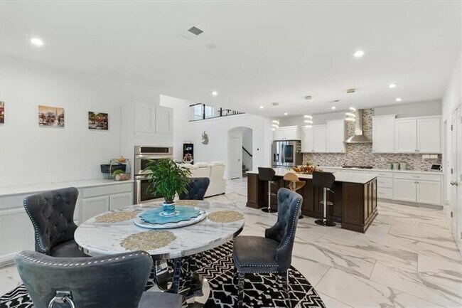 Building Photo - 2121 Harmony Dr