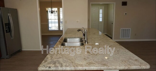 Building Photo - 867 Westgate Dr
