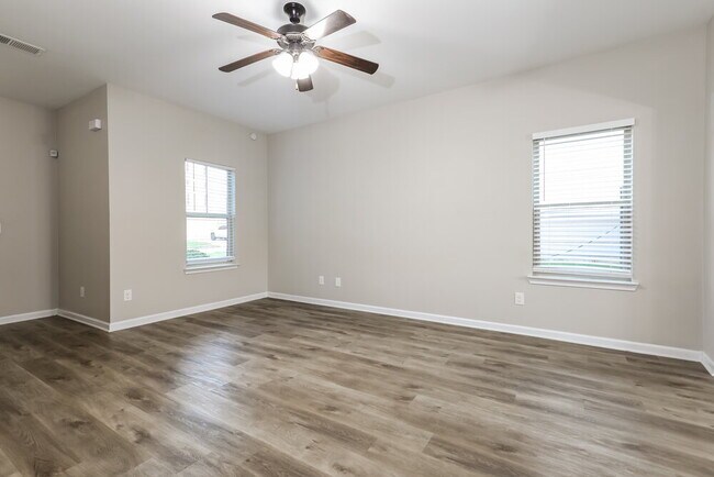 Building Photo - 2664 Calvary Dr