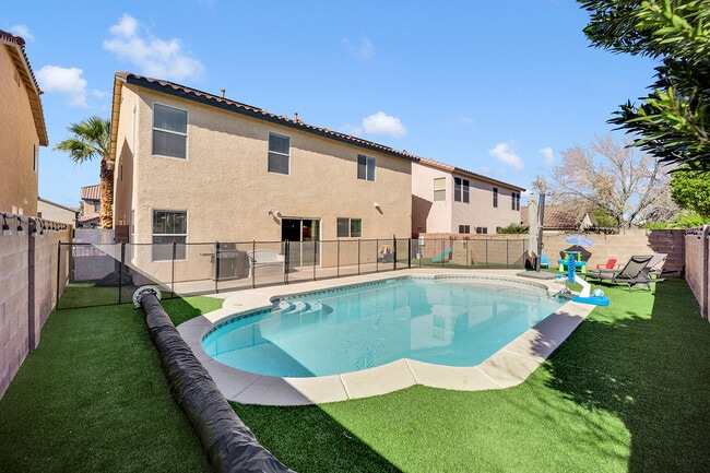 Building Photo - 11142 Romola St