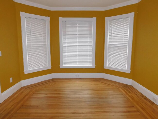 Building Photo - 46 Kingsley Ave