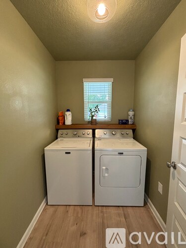 Building Photo - 5236 Peach Dr