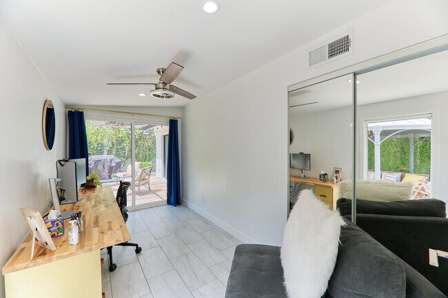 Building Photo - 8113 E Redwing Rd