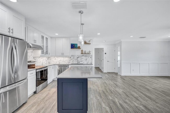 Building Photo - 4321 Sunrise Dr S