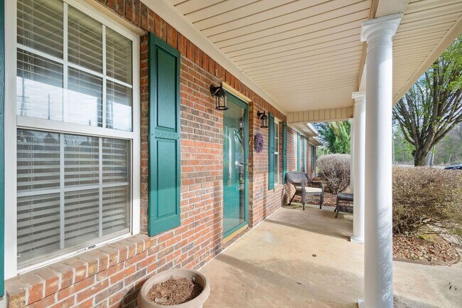 Building Photo - Large Home in Harvest