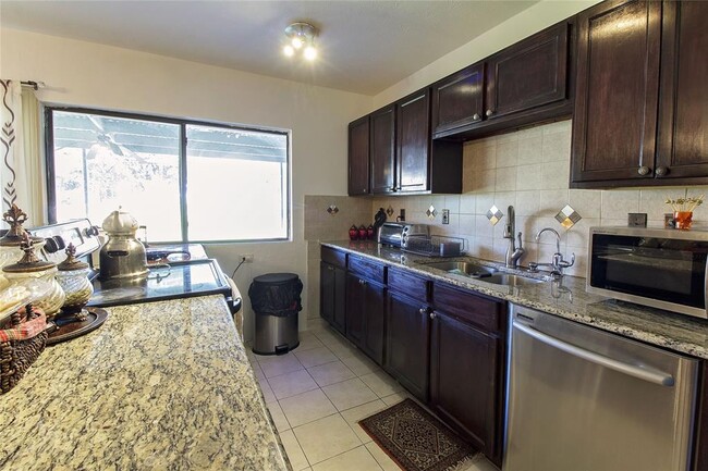 Building Photo - 3321 Pinion Dr