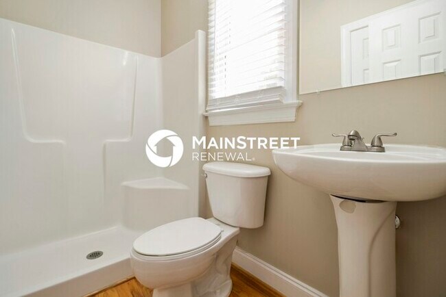 Building Photo - 5 Bedroom Pet-Friendly Home in Charlotte, NC with Main Street Renewal