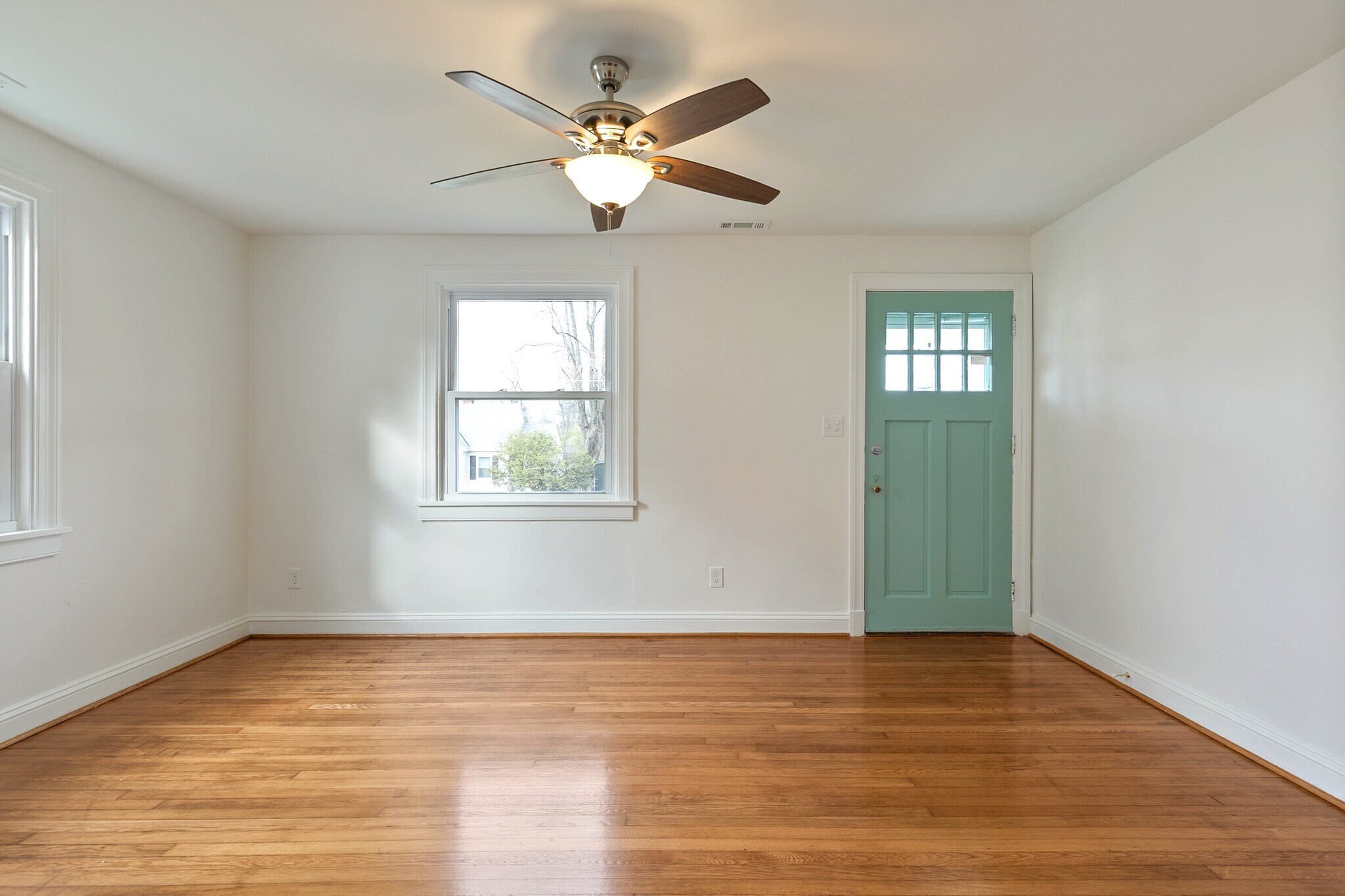 Building Photo - 2629 Dellrose Ave