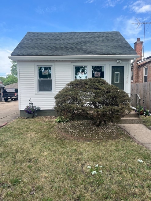 Building Photo - 13709 S School St