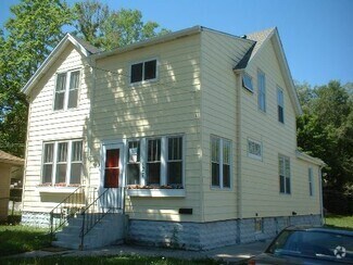 Building Photo - 527 Hall Ave