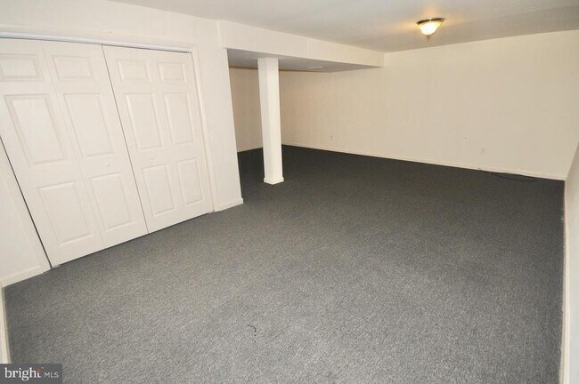 Building Photo - 5 Bridle Ct