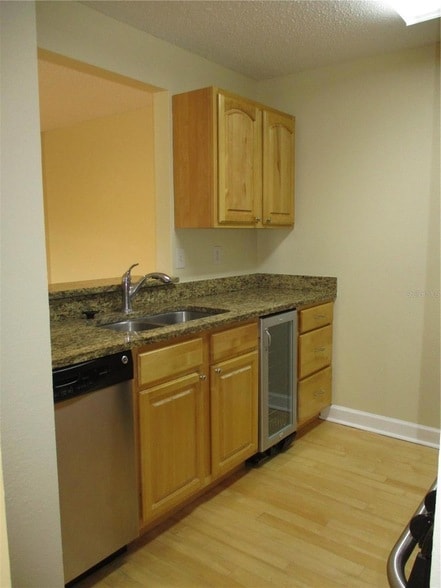 Building Photo - 2065 Dixie Belle Dr