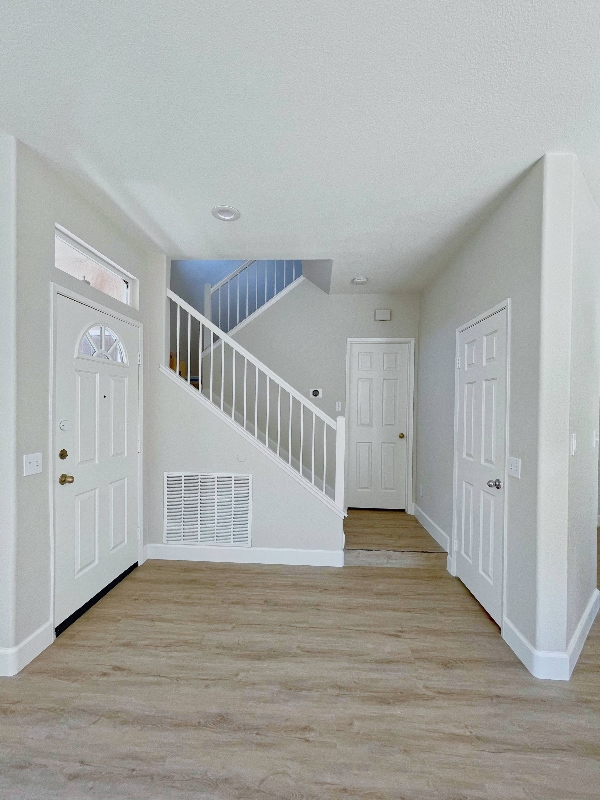 Building Photo - 11595 Compass Point Dr N