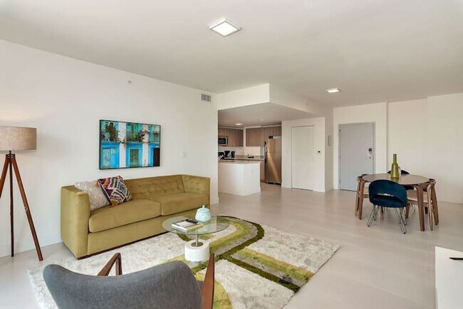 Building Photo - 1710 SW 27th Ave