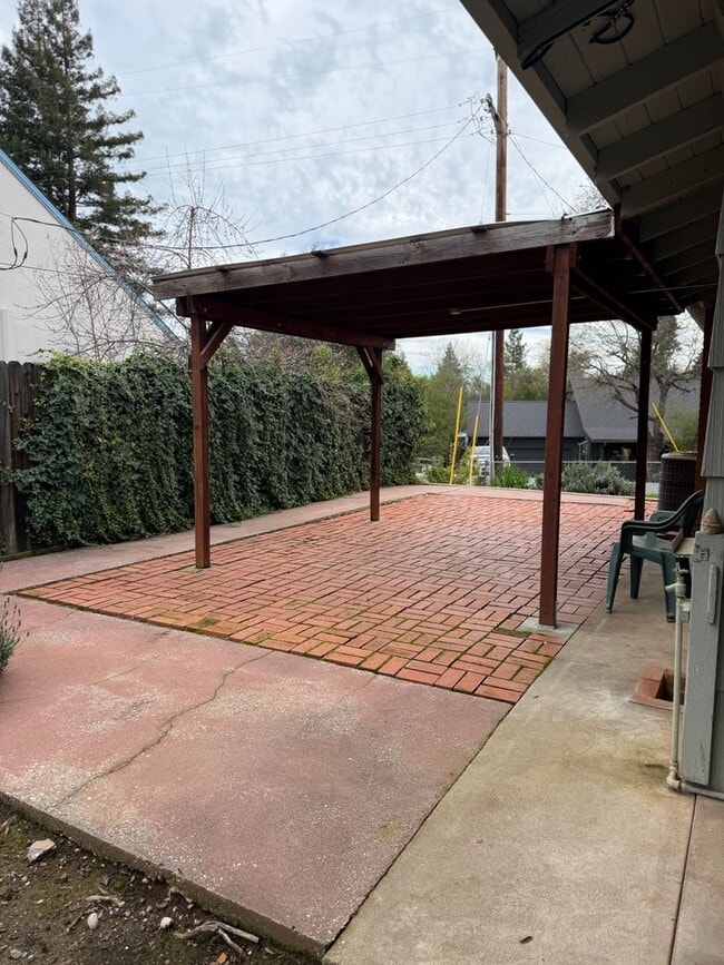 Building Photo - Charming 2-Bedroom Auburn Home with Beautiful Covered Patio!