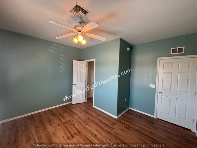Building Photo - 7180 W Maple Ridge Dr