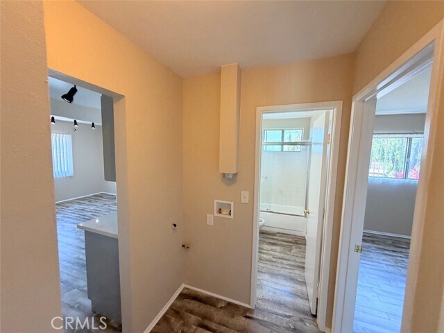 Building Photo - 537 W Crescent Dr