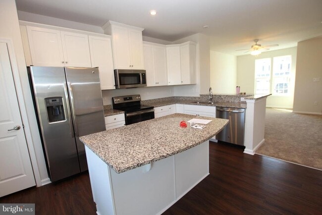 Building Photo - 30111 Plantation Dr