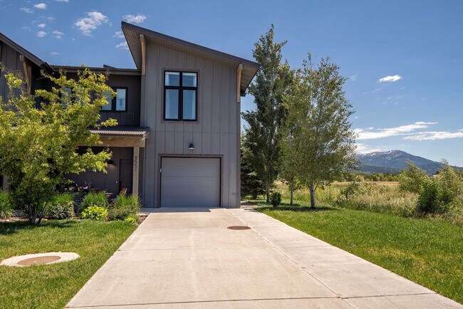 Building Photo - 8551 S 1000 W