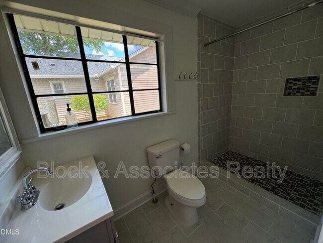 Building Photo - 3129 Stanhope Ave