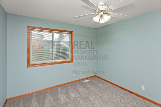 Building Photo - 8912 Highland Oaks Dr