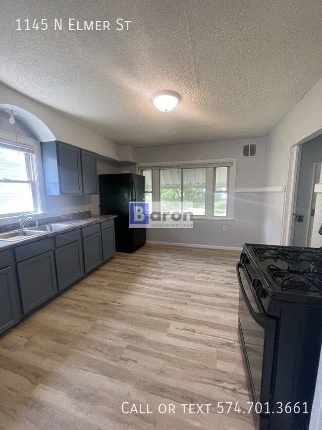 Building Photo - 1145 N Elmer St