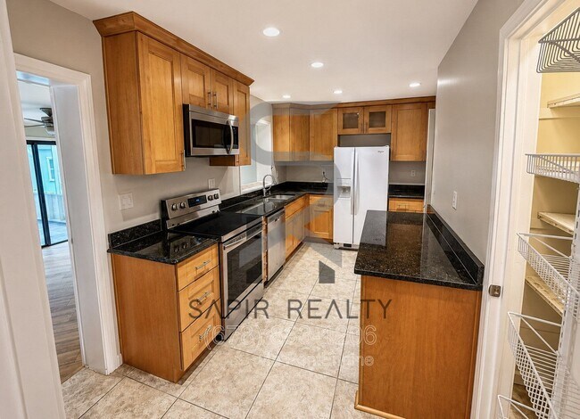 Building Photo - 1171 Arborvista Dr NE