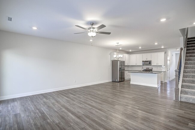 Building Photo - 3/2.5 Townhome Close to Southpoint w/ Garage!