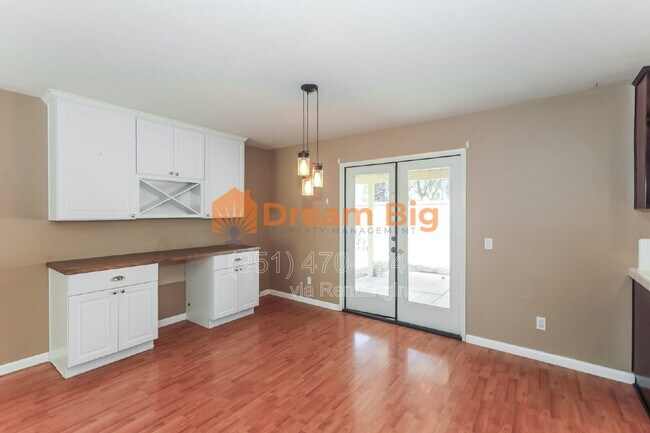Building Photo - 1493 Evergreen Ave