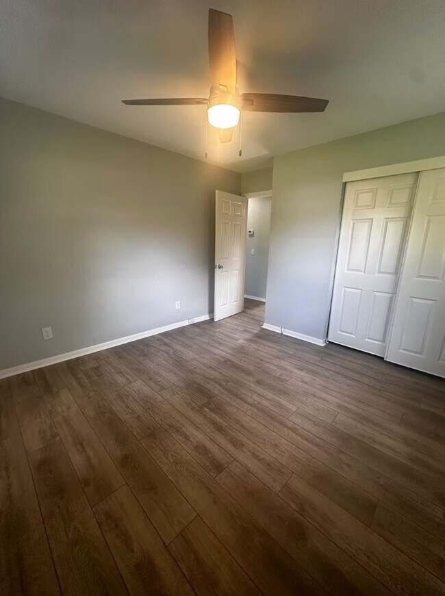 Building Photo - 113 N Crestwood Dr