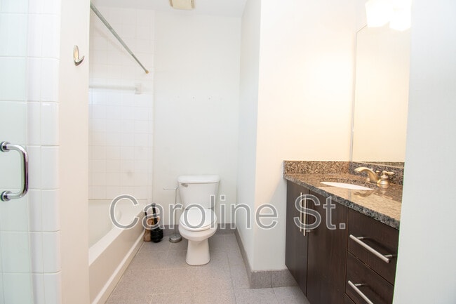 Building Photo - 1245 Caroline St NE