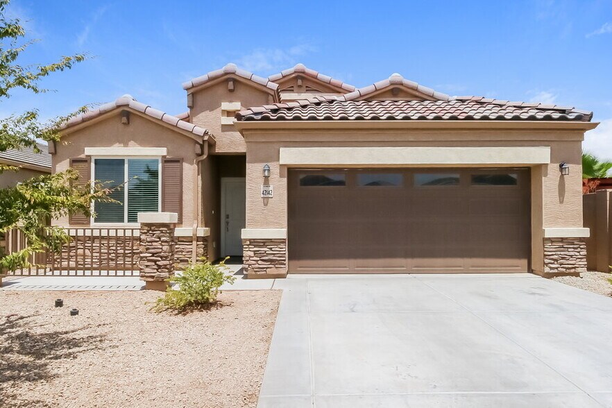 Primary Photo - 42142 W Balsa Dr