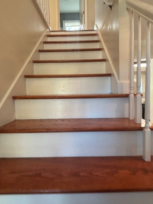 Building Photo - Beautiful 4-Bedroom/2.5 Bath Single-Family Home in Great Neighborhood in Johnson City, TN, with d...