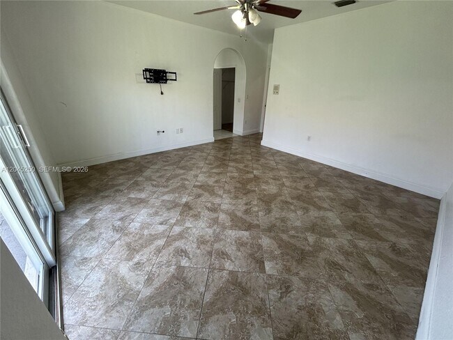 Building Photo - 8842 NW 142nd Ln