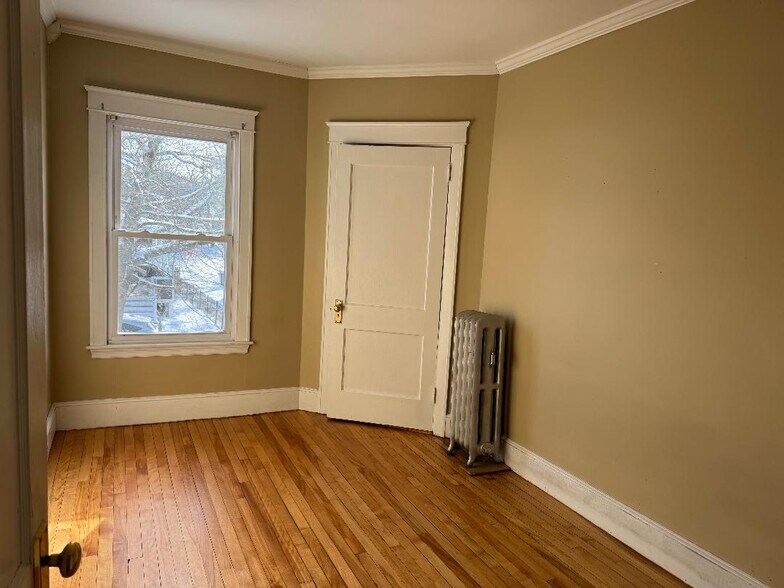 Building Photo - 868 Broadway