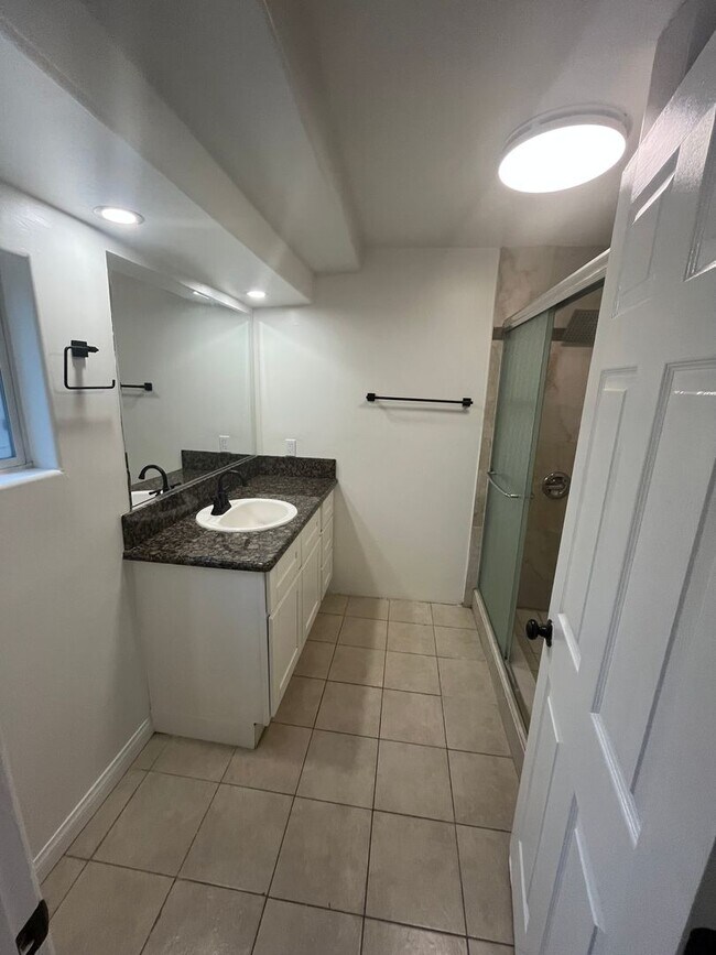 Building Photo - 556 Mar Vista Ave