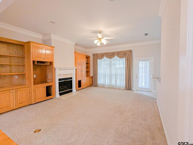 Building Photo - 704 Shiloh Ridge St