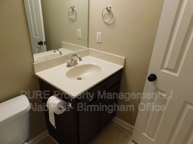 Building Photo - 2755 Southwood Ln