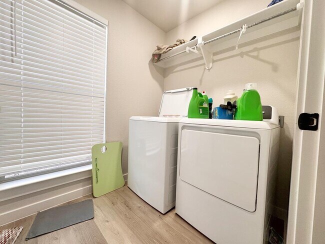 Building Photo - 309 Panhandle Dr