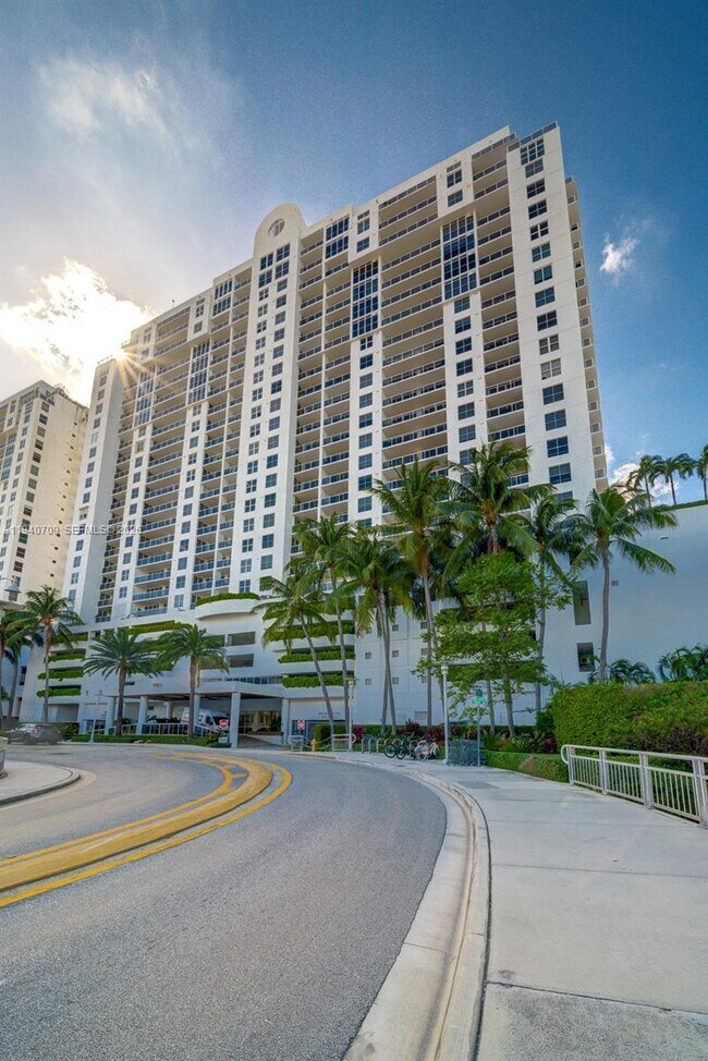 Building Photo - 1900 Sunset Harbour Dr