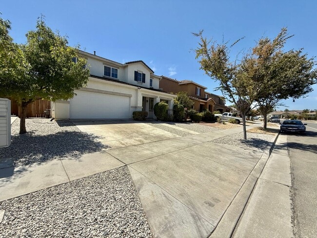 Building Photo - Lovely 2 Story Home In East Woodland In Great Location