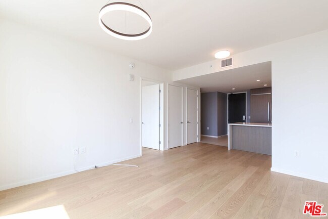 Building Photo - 889 Francisco St