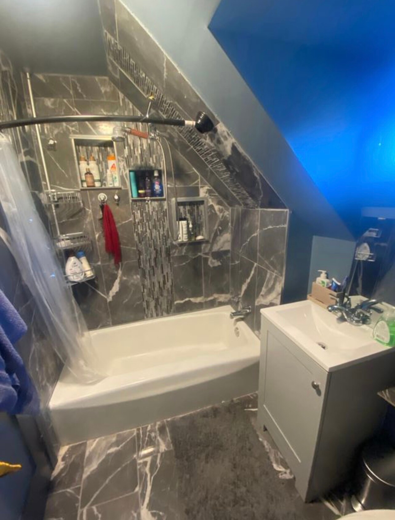 Building Photo - 21 Haendel St