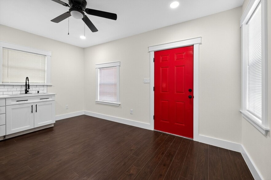 Building Photo - 427 Floyd Ave