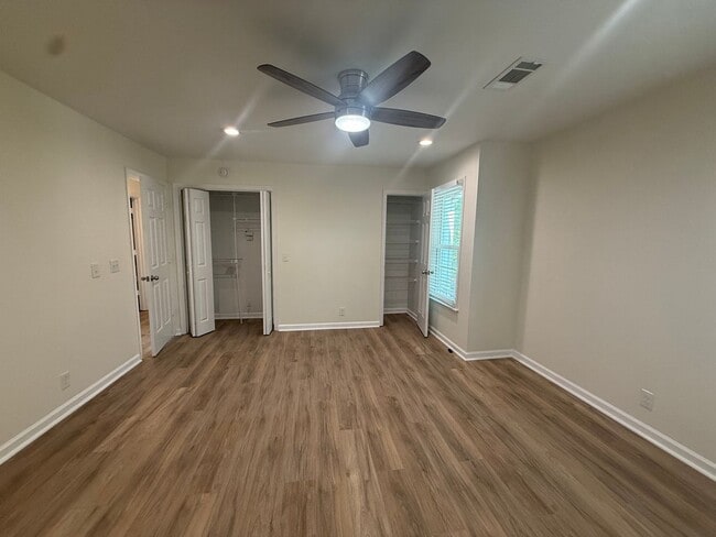 Building Photo - Beautiful Condo in Hillsboro Villlage
