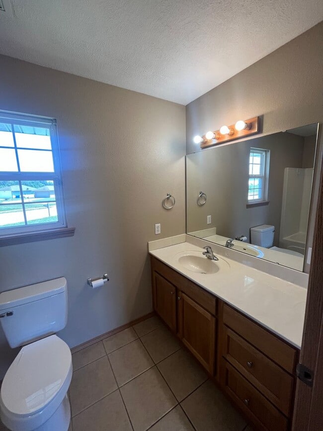 Building Photo - 3 bedroom 2 bath home in Clever, MO!